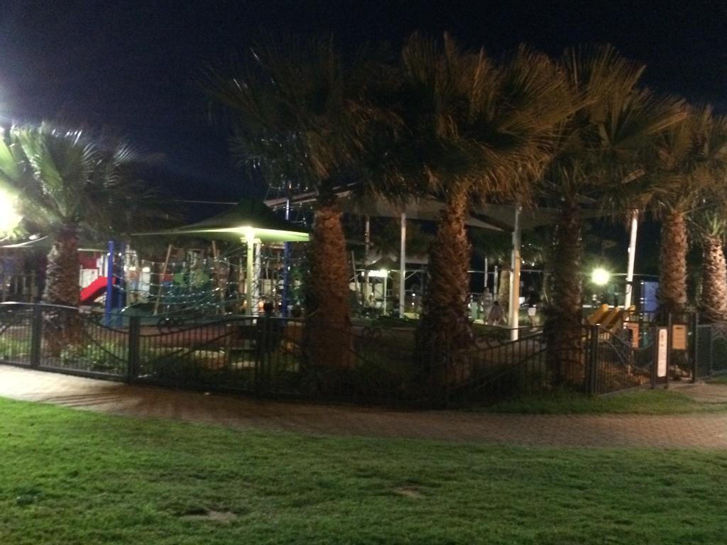 Adelaide - Semaphore Beach Front Екстер'єр фото